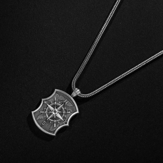 925 Sterling Silver Men's Necklace With Compass Pattern Engraved On Atlas Background