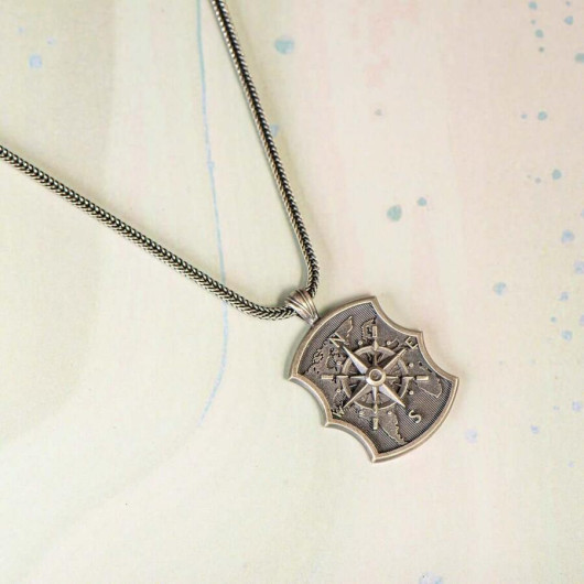 925 Sterling Silver Men's Necklace With Compass Pattern Engraved On Atlas Background