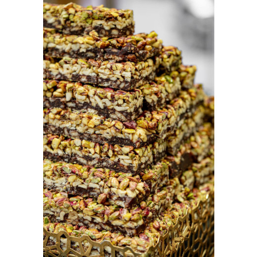 Dates With Pistachios 1 Kg