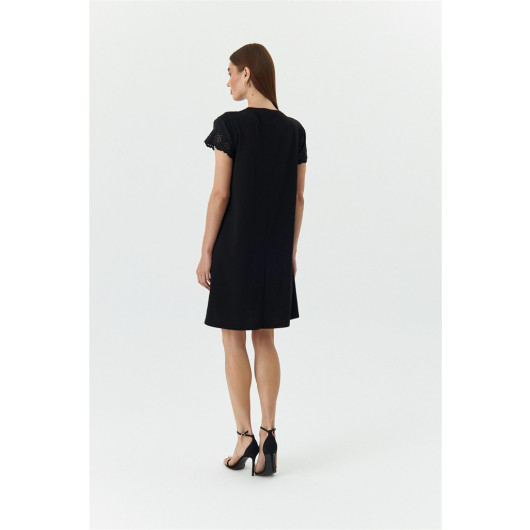 فستان نسائي قصير للاستعمال اليومي بأكمام قصيرة لون أسود