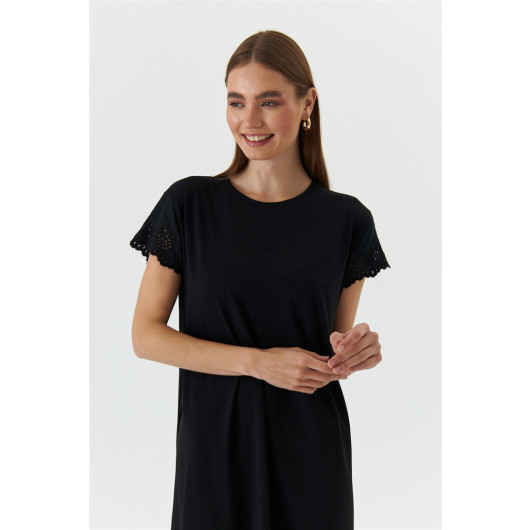 فستان نسائي قصير للاستعمال اليومي بأكمام قصيرة لون أسود