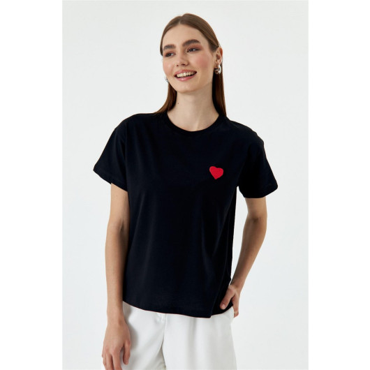 Crew Neck Black Women's T-Shirt With Heart Embroidery