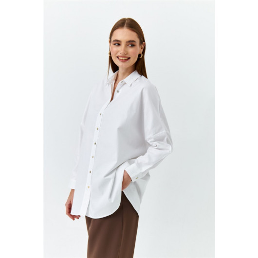 قميص نسائي موديل اوكسفورد بلون أبيض