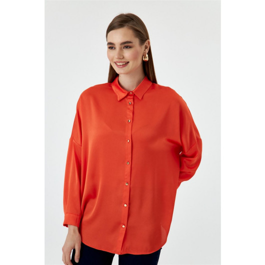 قميص نسائي ساتان موديل كبير الحجم بلون أزرق برتقالي