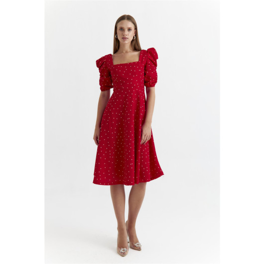 فستان نسائي متوسط الطول ياقة مربعة منقط لون أحمر