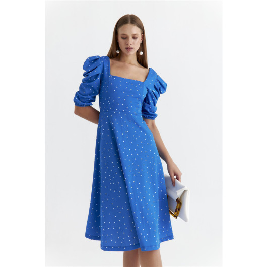 فستان نسائي متوسط الطول ياقة مربعة منقط لون ازرق