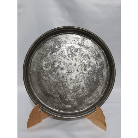 Hand-Decorated Copper Tray In The Form Of Ancient Heritage Style / Copper Antiques
