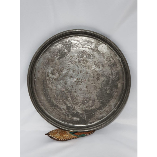 Hand-Decorated Copper Tray In The Form Of Ancient Heritage Style / Copper Antiques