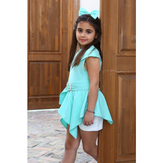 Girls Set Of Shorts And Blouse With A Turquoise Belt