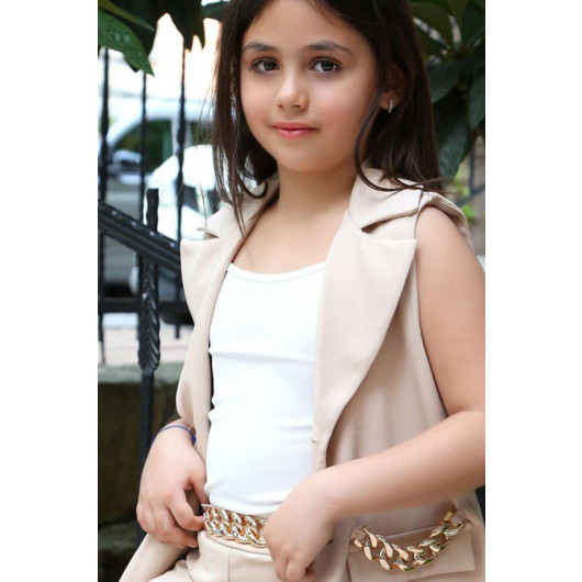 Beige Girls Shorts Set Decorated With A Chain And Buttons