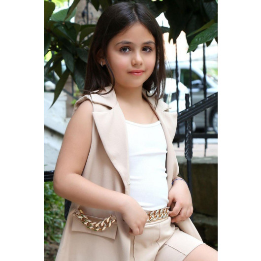 Beige Girls Shorts Set Decorated With A Chain And Buttons