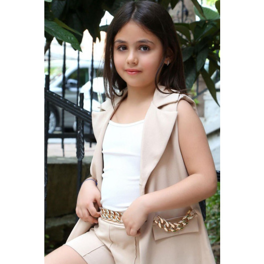 Beige Girls Shorts Set Decorated With A Chain And Buttons