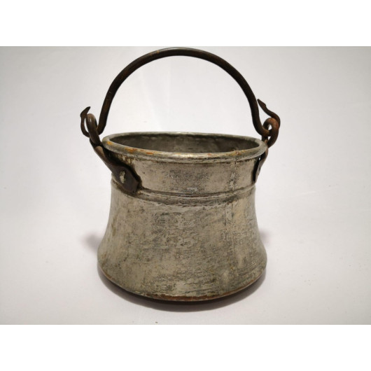 A Small Copper Bucket In The Shape Of An Old Heritage Style, Handmade And Elegant / Copper Antiques
