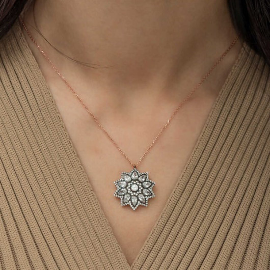 Gms Flower Patterned Diamond Mounted Women's Silver Necklace