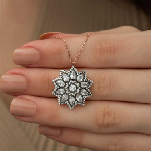 Gms Flower Patterned Diamond Mounted Women's Silver Necklace