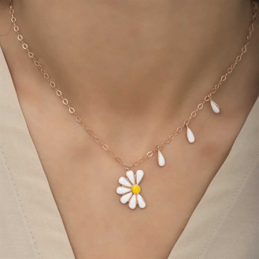 Pb Daisy Loves It, Doesn't Like It Silver Women's Necklace