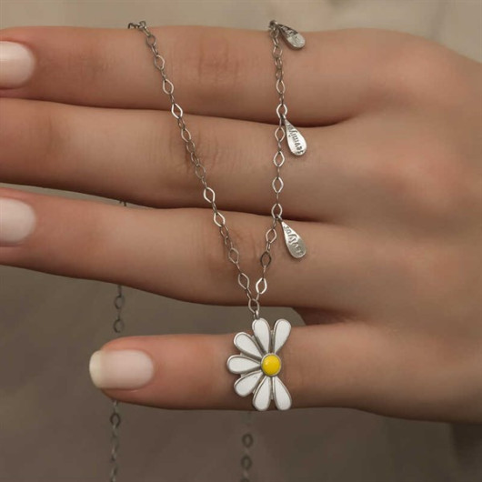 Pb Daisy Loves It, Doesn't Like It Silver Women's Necklace