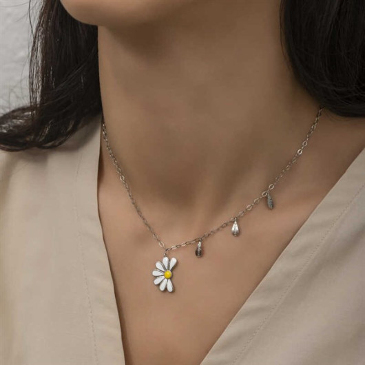 Pb Daisy Loves It, Doesn't Like It Silver Women's Necklace