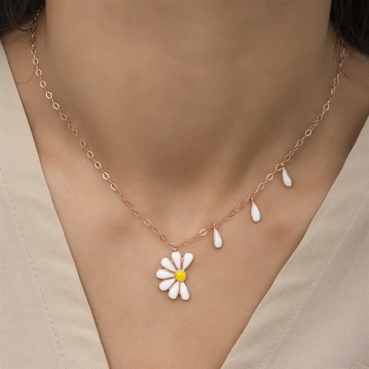 Pb Daisy Loves It, Doesn't Like It Silver Women's Necklace