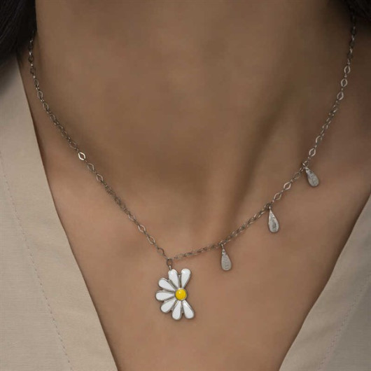 Pb Daisy Loves It, Doesn't Like It Silver Women's Necklace