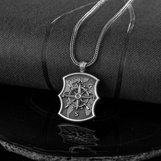 925 Sterling Silver Men's Necklace With Compass Pattern Engraved On Atlas Background