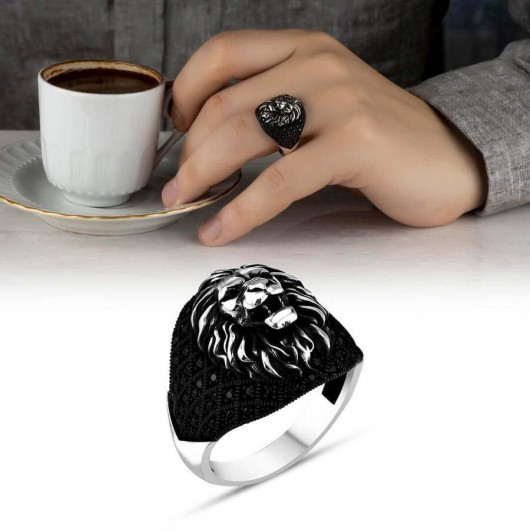 Men's 925 Silver Ring With The Shape Of A Lion Engraved With Black Stone
