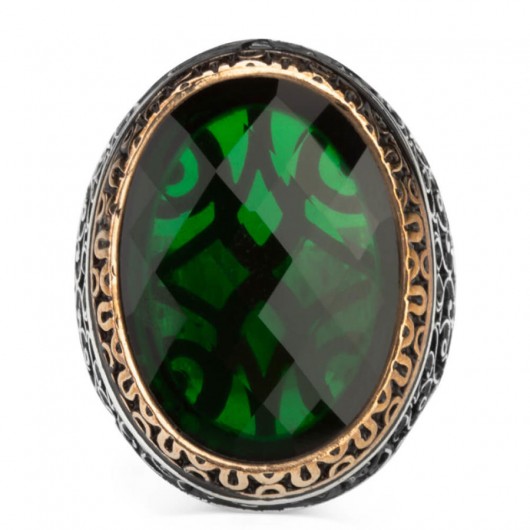 خاتم فضة للرجال عيار 925 مزخرف الجوانب ومرصع بحجر الزركون الأخضر
