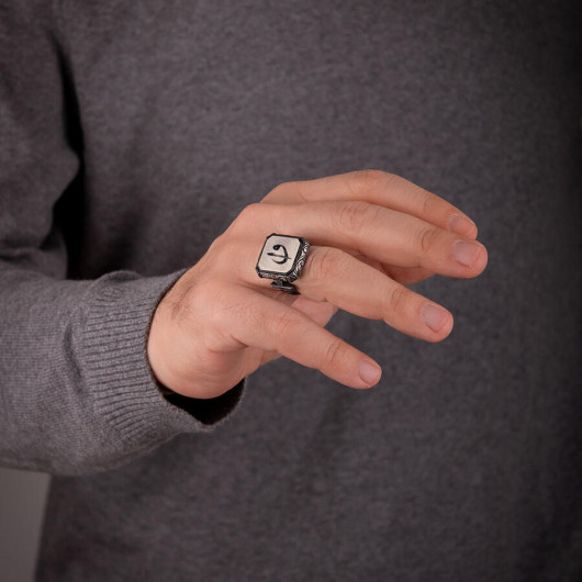 خاتم رجالي من الفضة عيار 925 مصنوع يدويًا شكل مربع