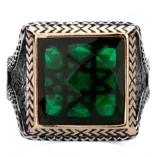 خاتم فضة للرجال مزخرف الحواف ومزين بحجر الزركون الأخضر شكل مربع