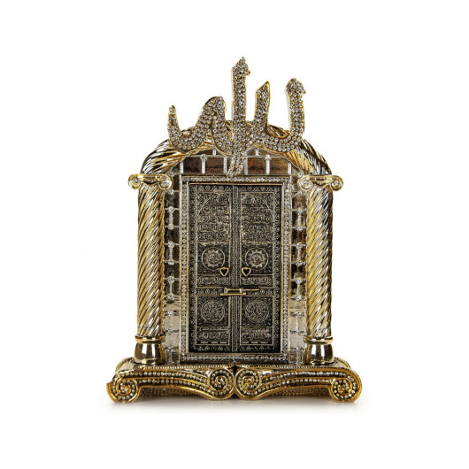 قطعة ديكور فنية على شكل باب الكعبة مزينة بأحجار كريستالية على شكل لفظ الجلالة بلون ذهبي