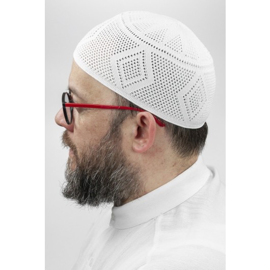 قبعة صلاة محبوكة من الدانتيل بلون أبيض