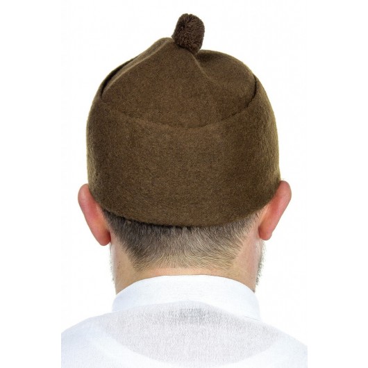 قبعة من صوف اللباد - بلون بني