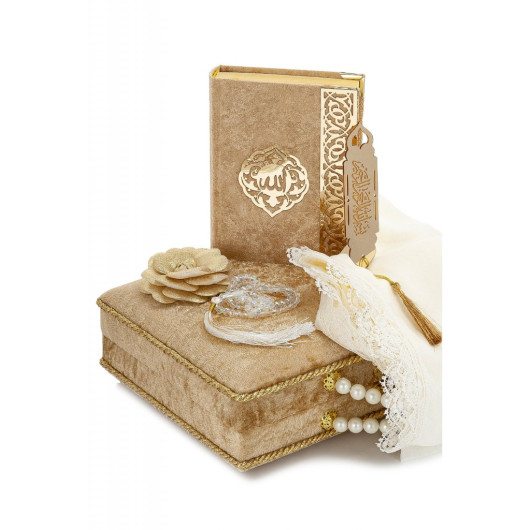 مجموعة هدية رائعة من قرآن كريم وحقيبة مخملية على شكل صندوق باللون الذهبي
