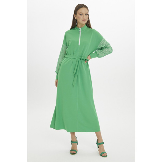 فستان طويل مويل خصر يربط وأكمام مزينة بلون أخضر عشبي