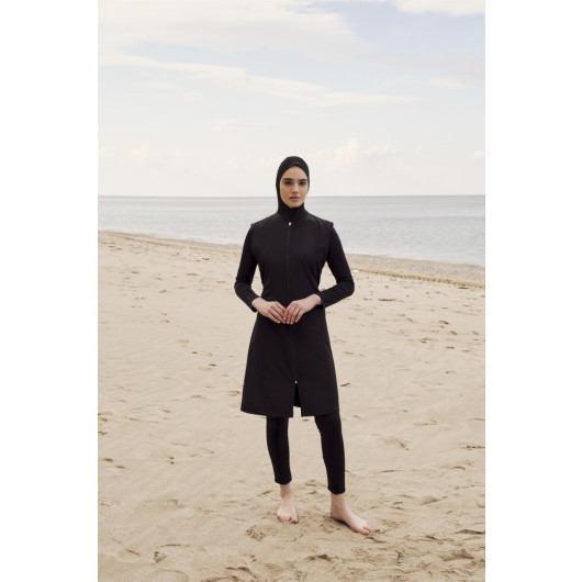 مايوه (لباس سباحة) للمحجبات لون أسود قطعتين وبقبعة