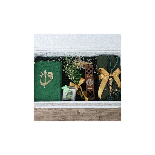 هدية صندوق مخملي بقرآن كريم ومسبحة وفاصلة كتاب مع مسبحة الكترونية وسجادة صلاة لون أخضر