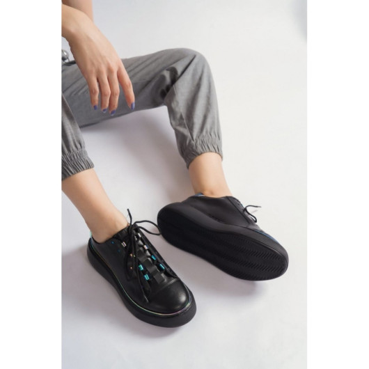 حذاء سنيكر نسائي بتصميم الهولوغرام لون أسود