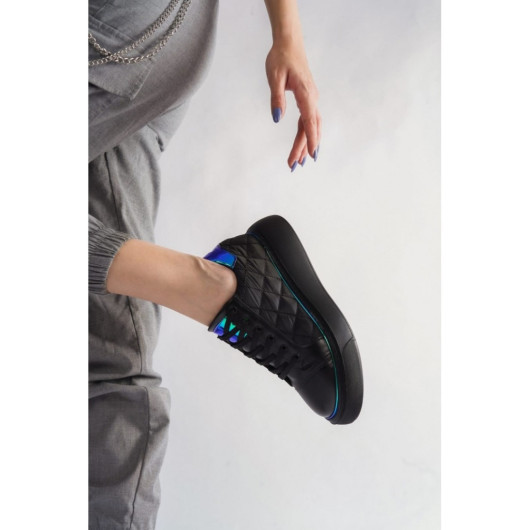 حذاء سنيكر نسائي بتصميم الهولوغرام رياضي لون اسود