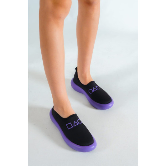 حذاء سنيكرز للنساء لون أسود وأرجواني