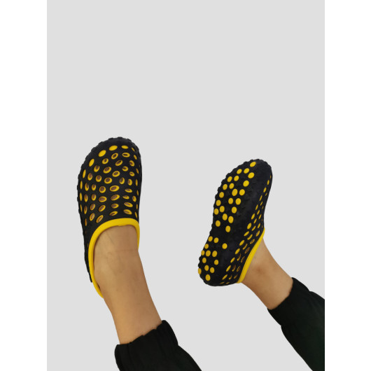 حذاء بحر طبي نسائي كحلي اصفر