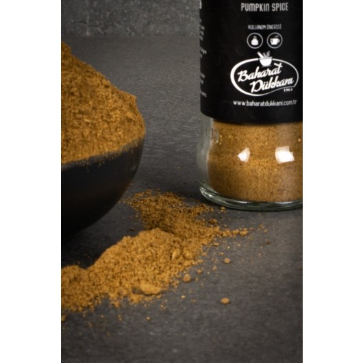 American Spice Mix Containing Cinnamon, Ginger, Allspice, Cloves And Nutmeg In A Glass Box