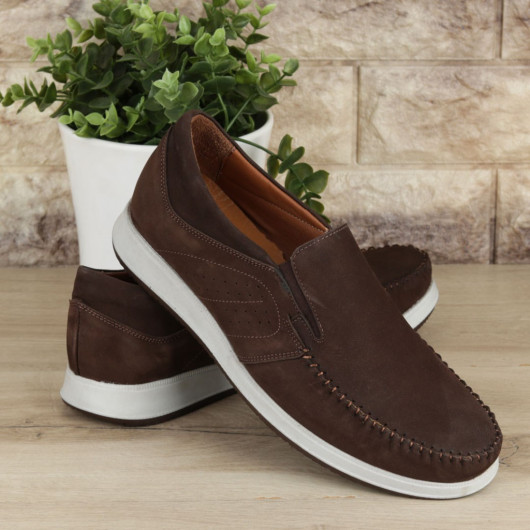 حذاء يومي للرجال من الجلد الطبيعي موديل Loafer بلون بني