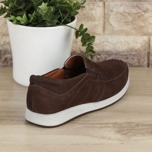 حذاء يومي للرجال من الجلد الطبيعي موديل Loafer بلون بني