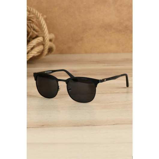 نظارات شمسية بإطار أسود للرجال