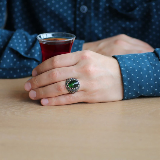 خاتم رجالي من الفضة عيار 925 بتصميم بيضاوي من حجر الزركون لون اخضر