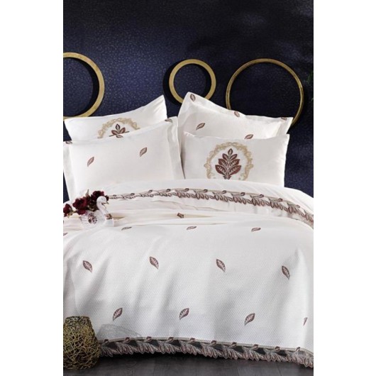 مجموعة طقم السرير للعرسان من الجوبير الفرنسي مطرز لون كريمي-بني Alya