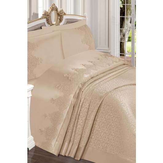 Quilt Set With Cappuccino French Lace