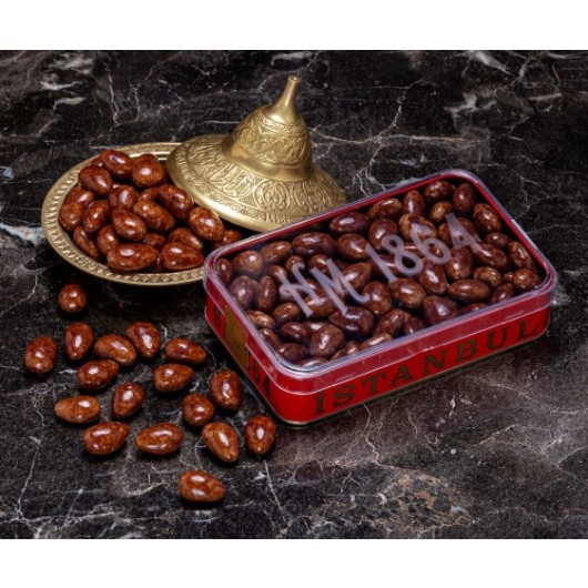 حبات لوز مغطسة بالشوكولاتة من حافظ مصطفى علبة معدنية كبيرة