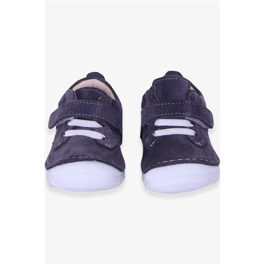 حذاء للأولاد حديثي الولادة من الجلد الشامواه بلاصق فيلكرو لون رصاصي (مقاس 19-22)