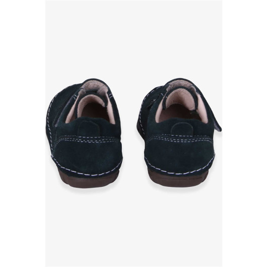 حذاء للأولاد حديثي الولادة من الجلد الشامواه بلاصق فيلكرو لون اخضر غامق (مقاس 19-22)